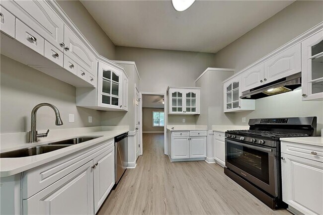 Building Photo - 353 Wildwood Ct