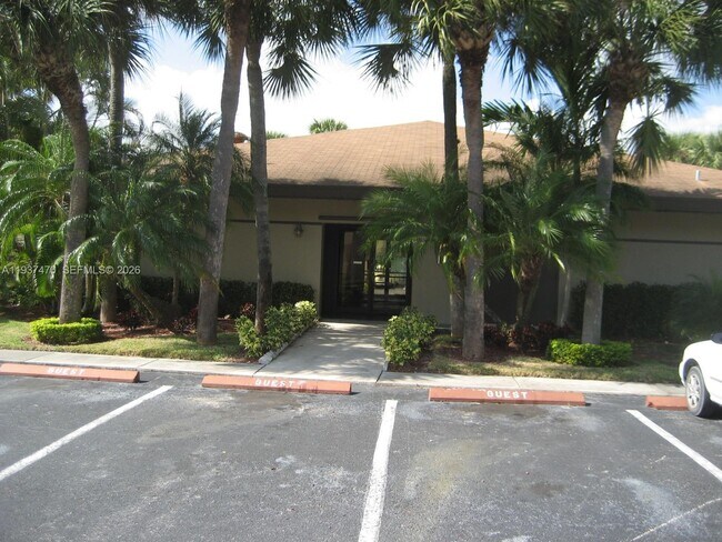 Building Photo - 10855 SW 112th Ave