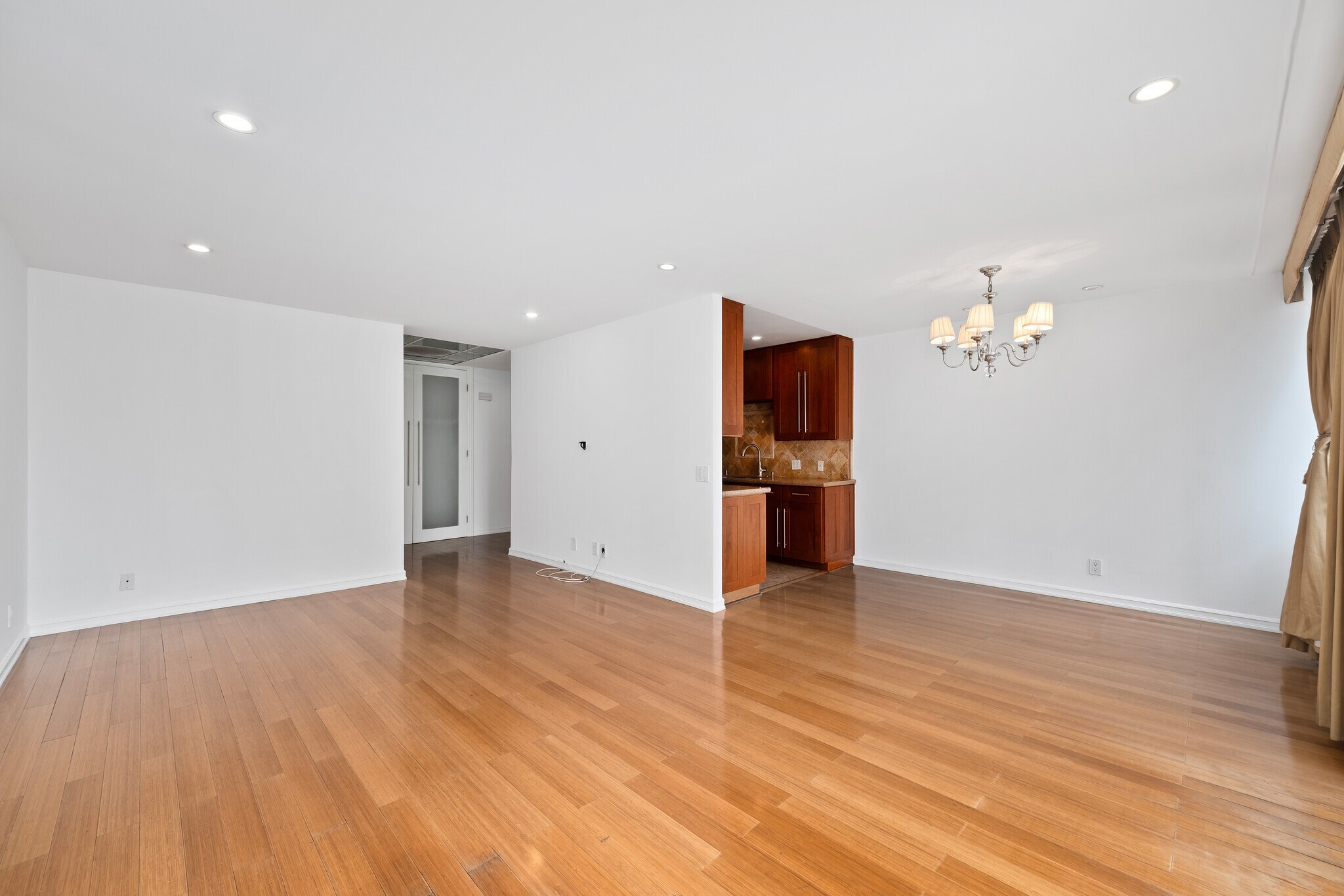 Building Photo - 10751 Wilshire Blvd