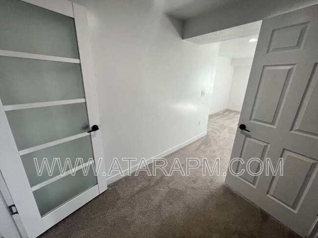 Building Photo - 1754 Oakwood Ln