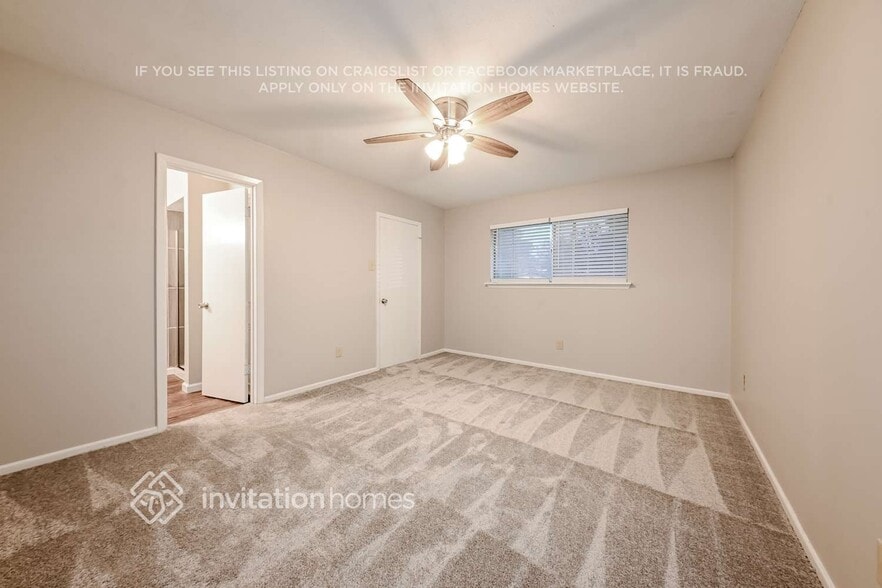 Building Photo - 2324 Lovell Dr