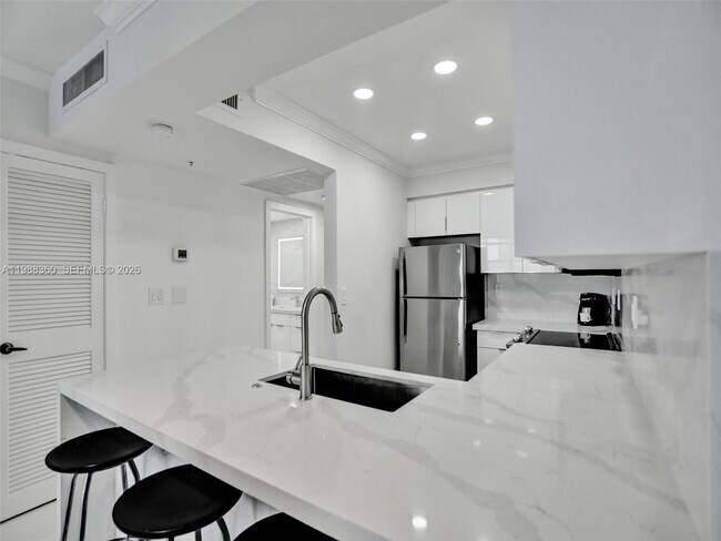 Building Photo - 2501 S Ocean Dr