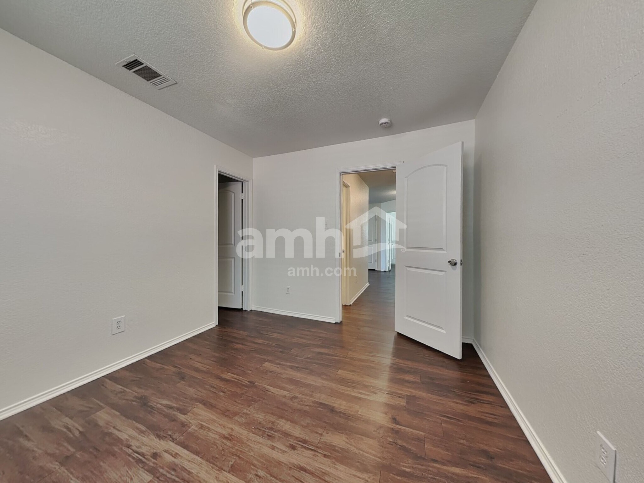 Building Photo - 8528 Hawkview Dr