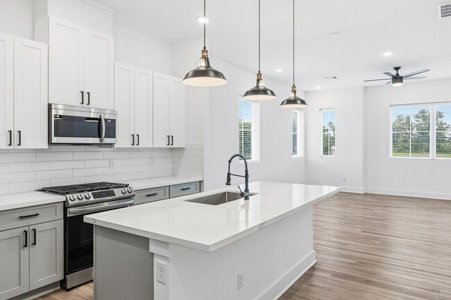 Building Photo - 1404 Mansfield St