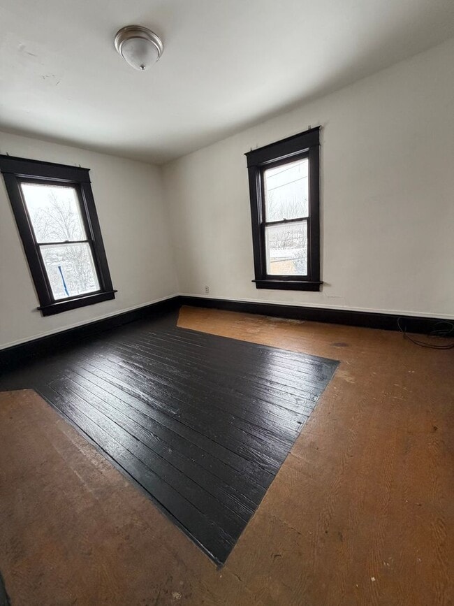 Building Photo - Three Bedroom House w Two Car Detached Garage