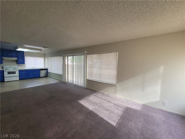 Building Photo - 4760 Woodridge Rd