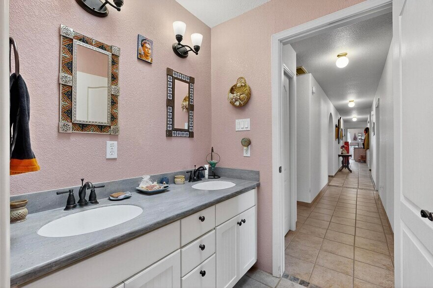 Building Photo - 2004 Vista Lejano