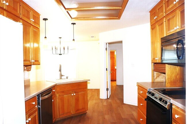 Building Photo - 211 Fox Crossing