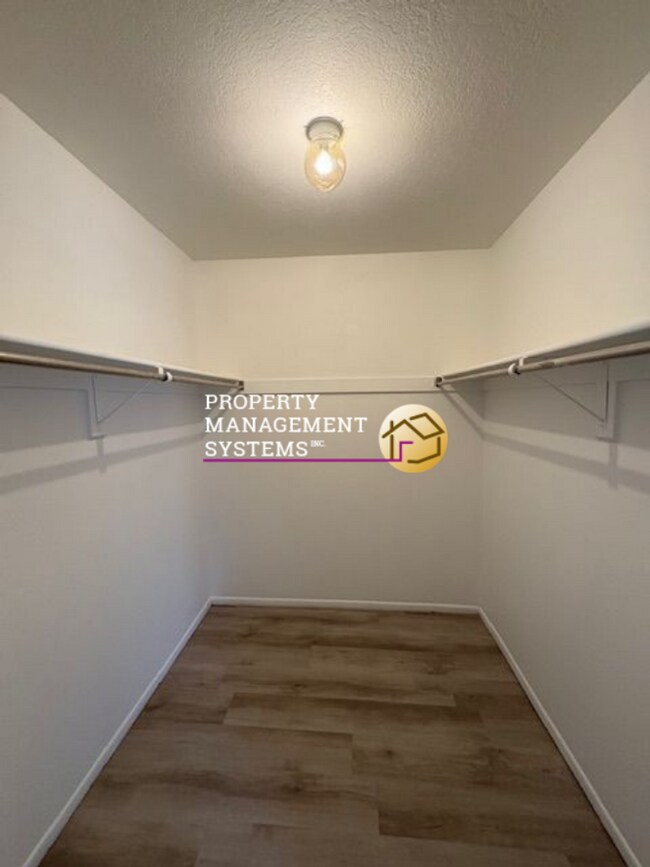 Building Photo - 2 Bedroom Condo in Gated Midvale Community