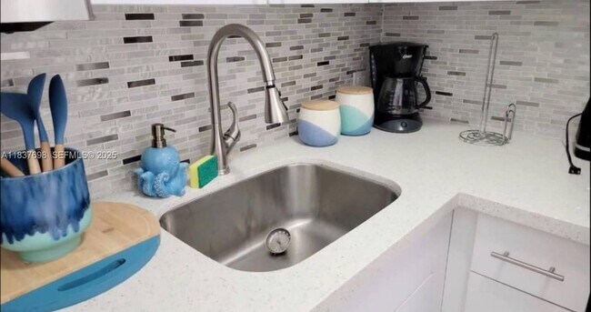 Building Photo - 7904 West Dr