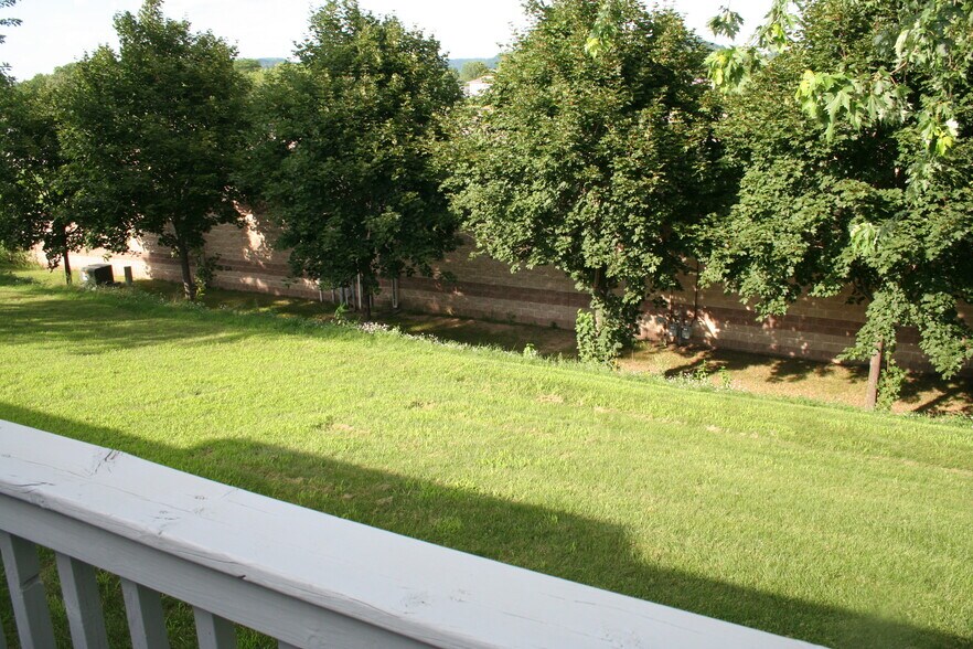 Yard - 981 11th Ave S