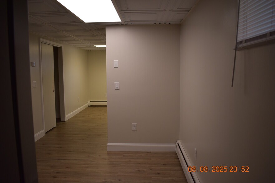 Building Photo - 13 Carman St