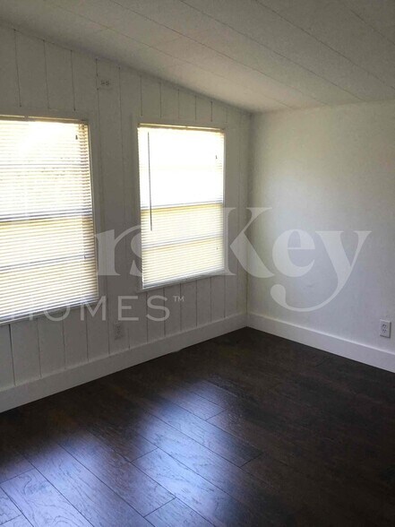 Building Photo - 1608 NW 15th Ct