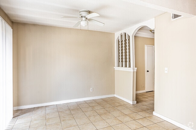3BR, 2BA - 1300 SF - L & A Conquistador Apartments