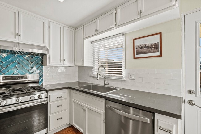 Building Photo - 37 Portola Ave