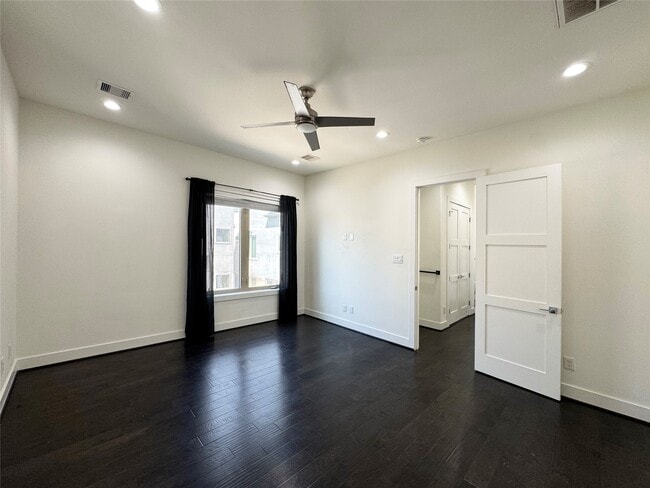 Building Photo - 2905 Gillespie St