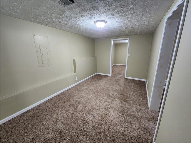 Building Photo - 350 Saddle Bridge Dr