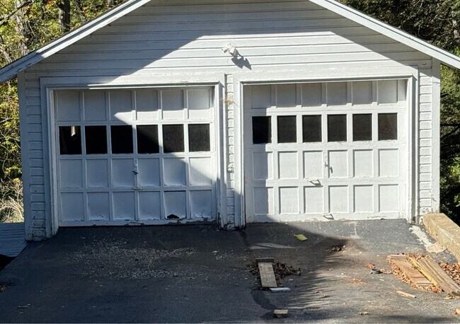 Building Photo - 227 Railroad St