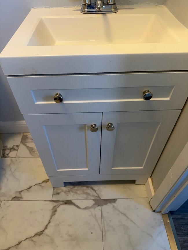 Building Photo - 3426 Woodburn Ave