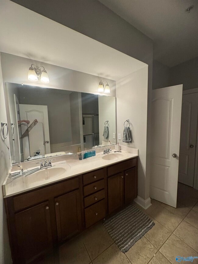 Building Photo - 468 Shamrock Dr