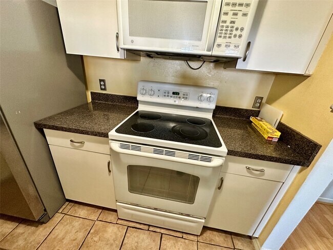 Building Photo - 2121 Hepburn St