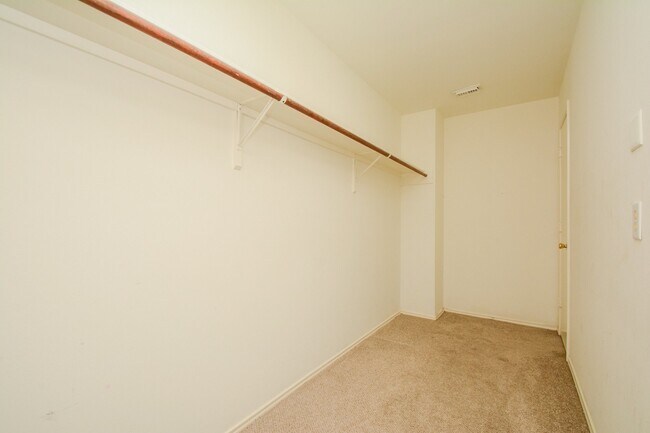 Building Photo - 6835 Lower Arrow Dr