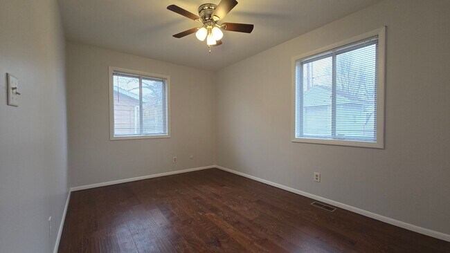 Building Photo - Renovated 3 Bed, 2 Bath Home Located in Stratford Park Neighborhood