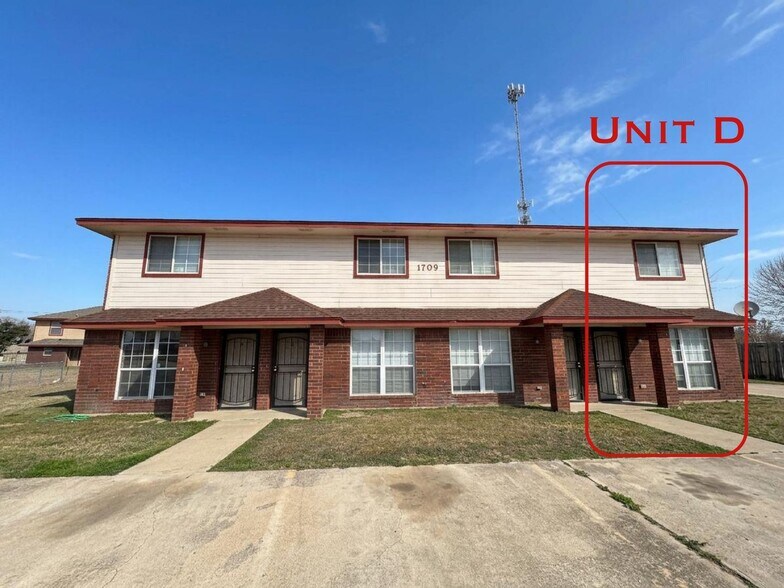 Building Photo - 1709 Kylie Cir