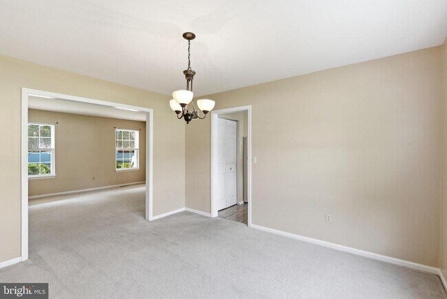 Building Photo - 251 N Caroline Pl