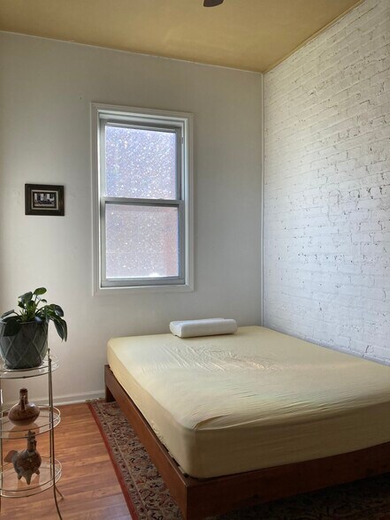 Building Photo - 2628 W Division St