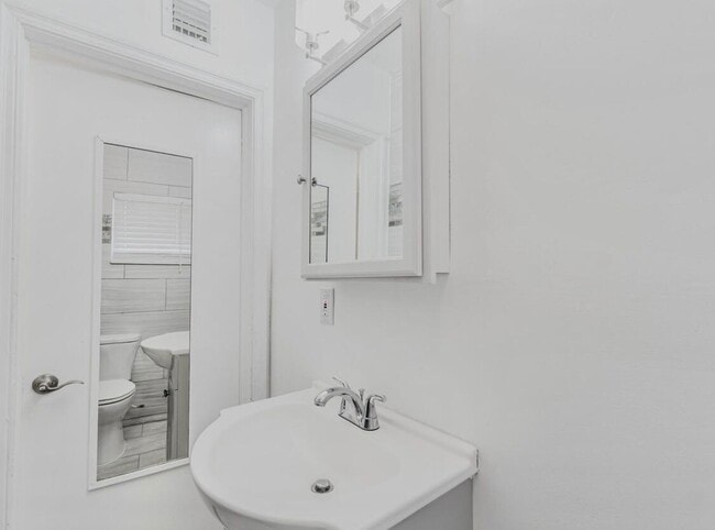 Building Photo - 112 W 34th St