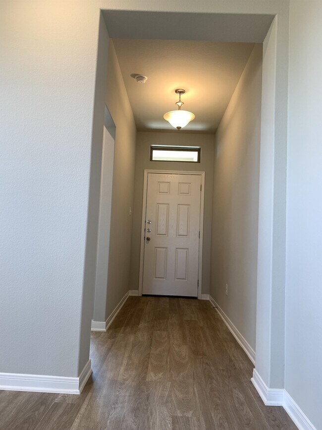 Building Photo - 1353 Aurora Grv Bnd