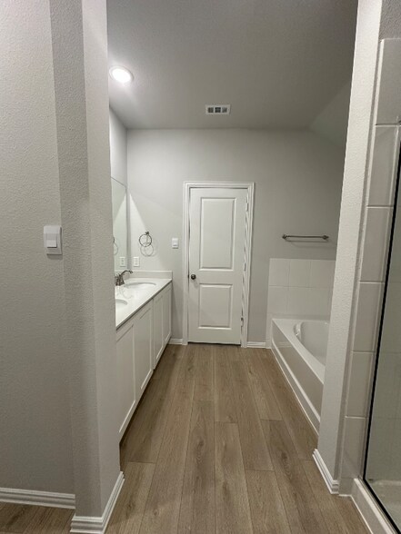 Building Photo - 515 Frst Hvn Dr
