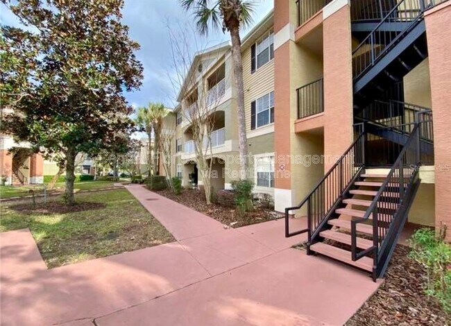 Primary Photo - 1969 Summer Club Dr