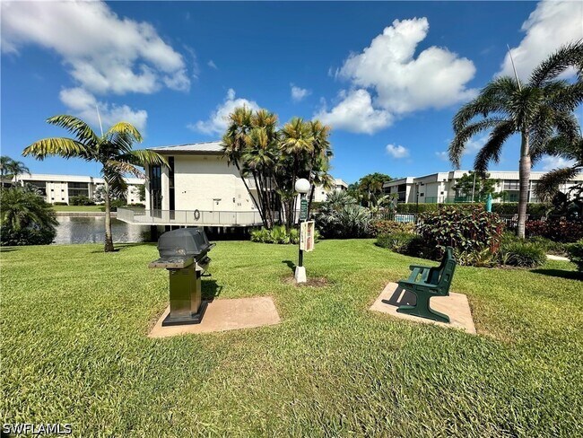 Building Photo - 788 Park Shore Dr