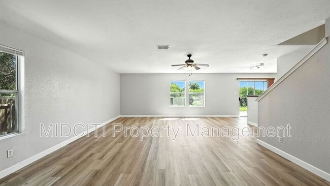 Building Photo - 209 Hinge Loop