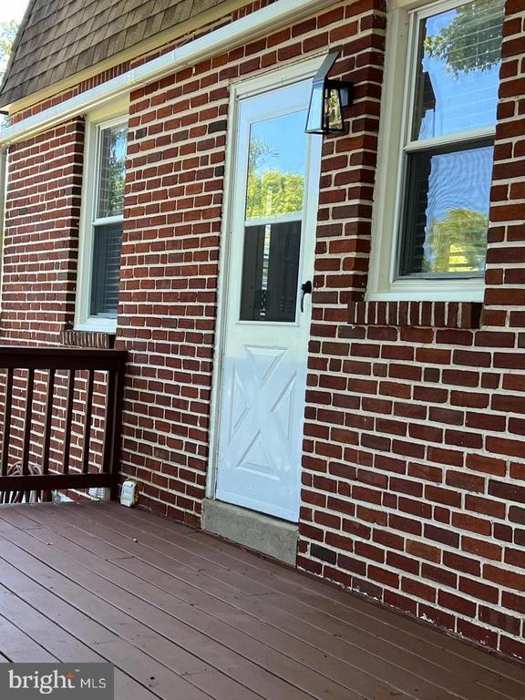 Building Photo - 237 Miner St