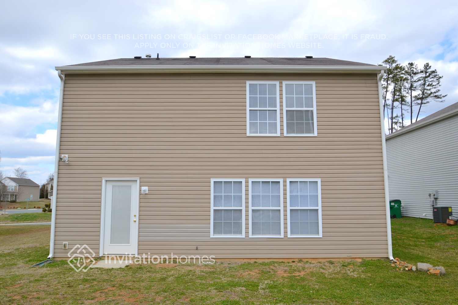 Building Photo - 1915 Almond Hills Dr