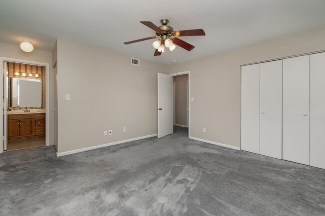 Building Photo - MOVE-IN READY!