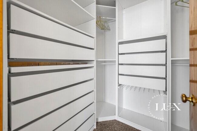 Building Photo - 2504 Sheffield Cir N