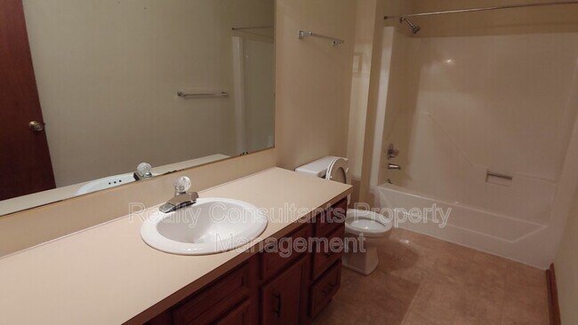 Building Photo - 302 Aspen Ct