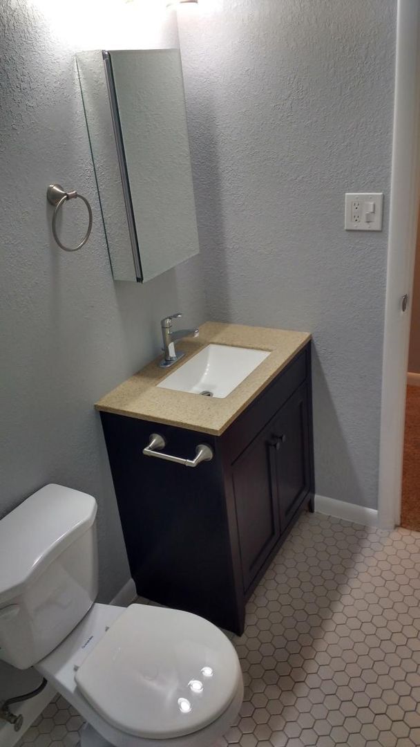 Building Photo - Cozy 2-Bedroom in Historic Georgetown – Mo...