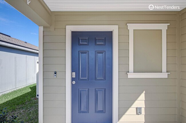 Building Photo - Like New In Nassau Crossing!