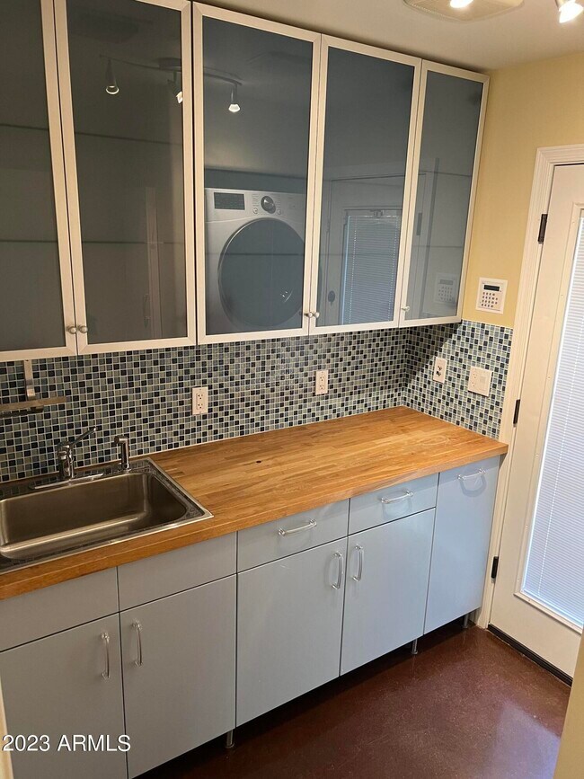 Building Photo - 4420 N 46th Pl