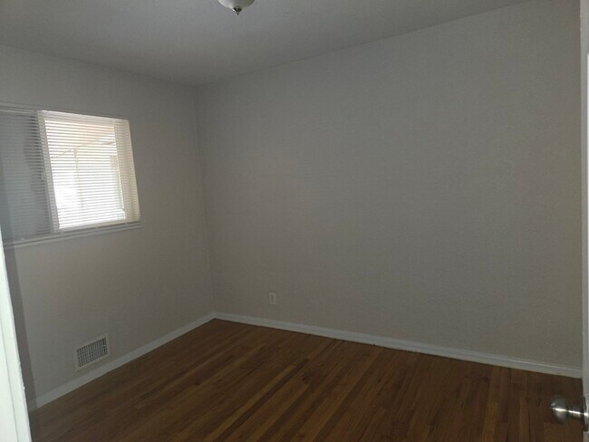Building Photo - 1354 S Shoshone St