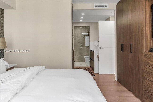 Building Photo - 1865 Brickell Ave