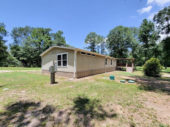 Building Photo - Cozy and Adorable home 4 bedroom 2 bath ho...