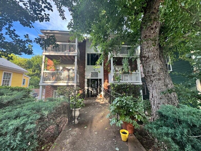 Building Photo - 212 Berean Ave SE