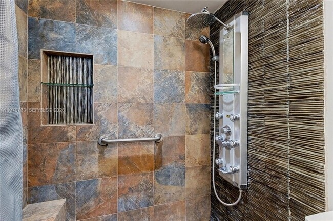 Building Photo - 6650 Royal Palm Blvd