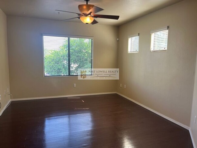 Building Photo - Unfurnished 3 bed 2 bath with washer/dryer